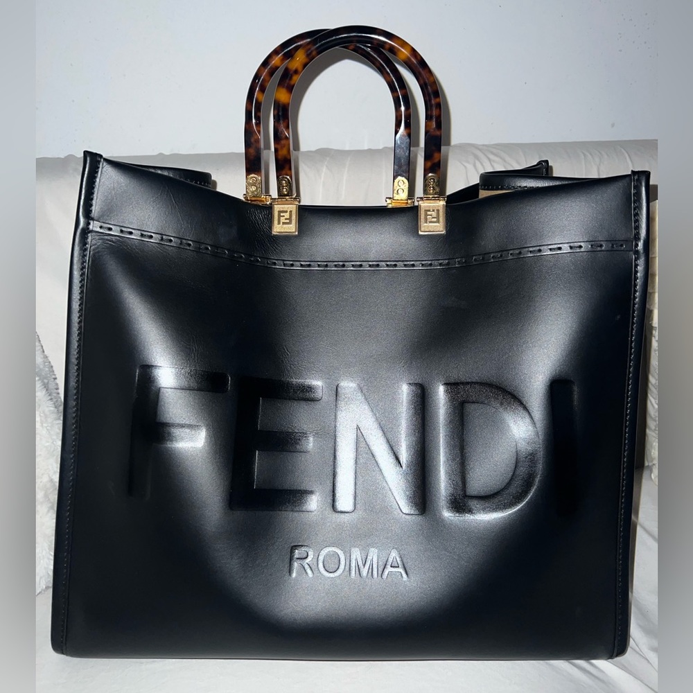 Fendi Sunshine Large in black